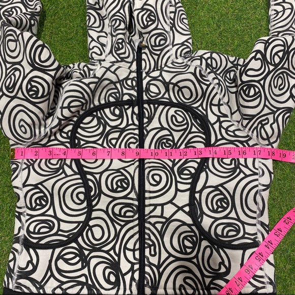 Lululemon Scuba Hoodie - Picture 9 of 9